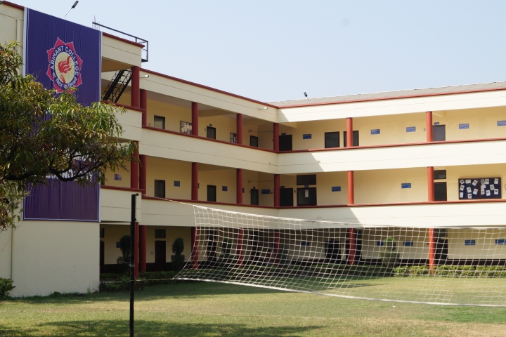 https://cache.careers360.mobi/media/colleges/social-media/media-gallery/20284/2018/12/22/Campus View of Arihant College Indore_Campus-View.JPG